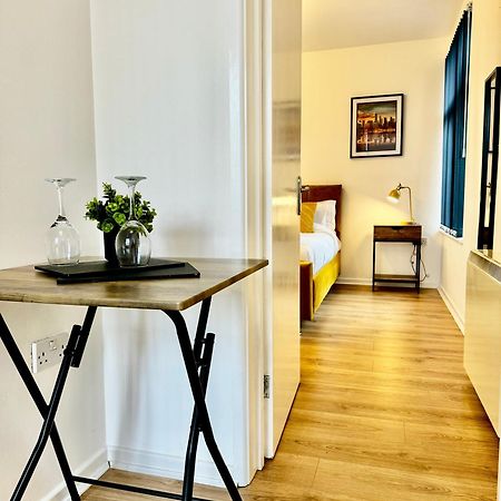 Rnm - Business Professional & Top Choice, Private Access & Entire Place, Kitchen & Washroom With Amenities, Smart Tv, Easy Access, Fast Wifi, Parking Nearby, Great Transport Links Гейлсовен Екстер'єр фото