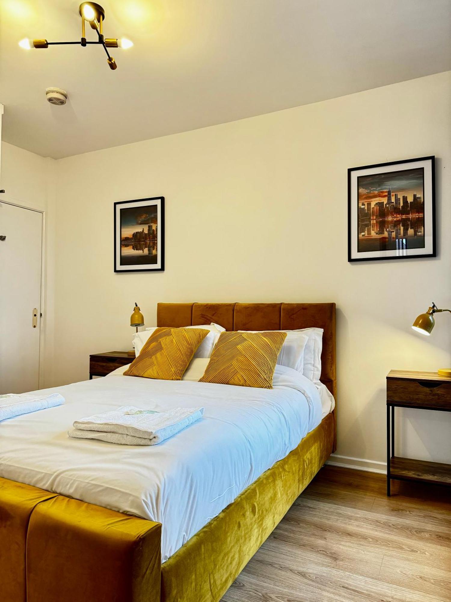 Rnm - Business Professional & Top Choice, Private Access & Entire Place, Kitchen & Washroom With Amenities, Smart Tv, Easy Access, Fast Wifi, Parking Nearby, Great Transport Links Гейлсовен Екстер'єр фото