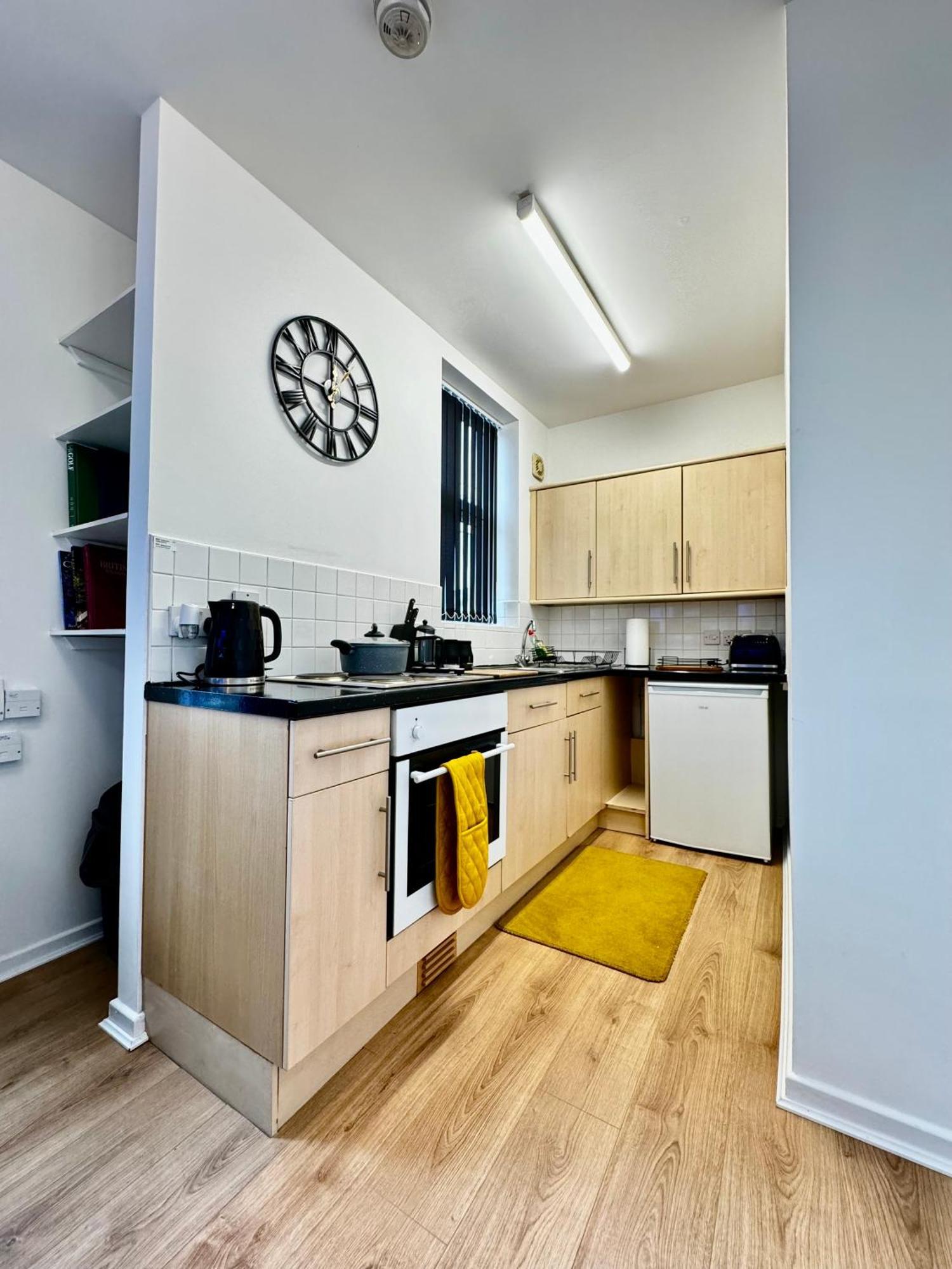 Rnm - Business Professional & Top Choice, Private Access & Entire Place, Kitchen & Washroom With Amenities, Smart Tv, Easy Access, Fast Wifi, Parking Nearby, Great Transport Links Гейлсовен Екстер'єр фото